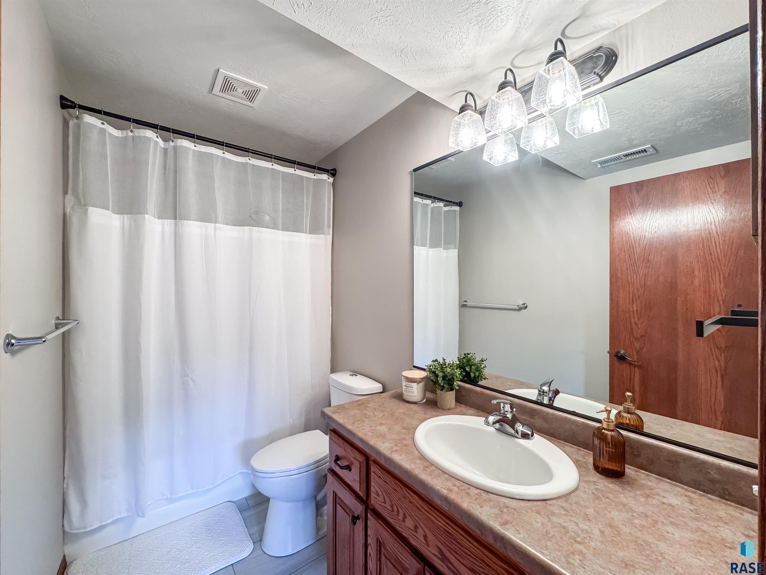 5617 W Hemlock Dr Drive