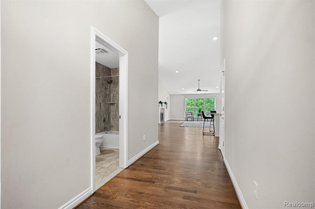 8033 IVY GLEN PARK, WHITE LAKE, MI 48386