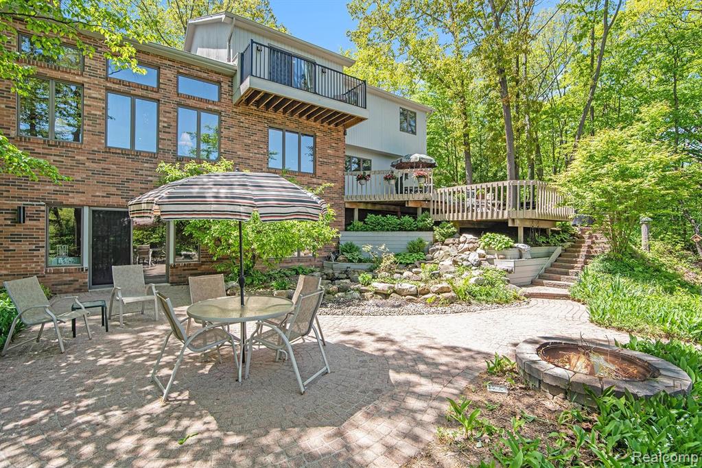 7070 LAKE SHANNON, FENTON, MI 48430