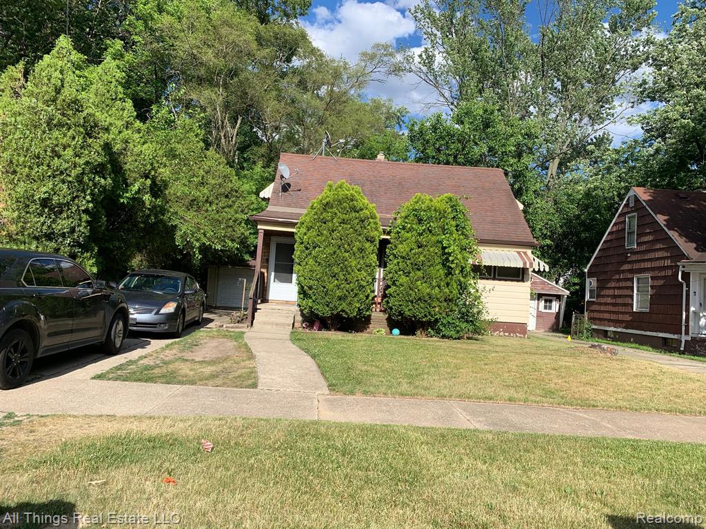Investor and First time Home Buyer Special. This Property is priced for a quick and smooth sale. BATVI all Rooms Sizes and Measurements are Estimates and Buyer should complete their own Measurements for Accuracy. DO NOT Approach without Appointment Home is Occupied.