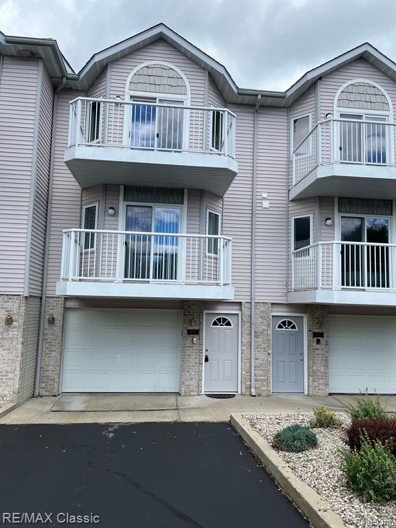 Residential Properties Lake Lancer and Lake Lancelot Lakefront Real