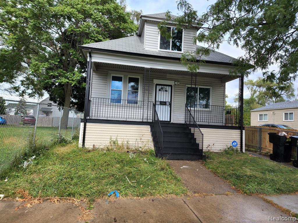 Move in ready, Nice location near park, school, shopping centers etc. Features includes: 4 bed room, 2 bathrooms, living , dinning kitchen and full basement.
