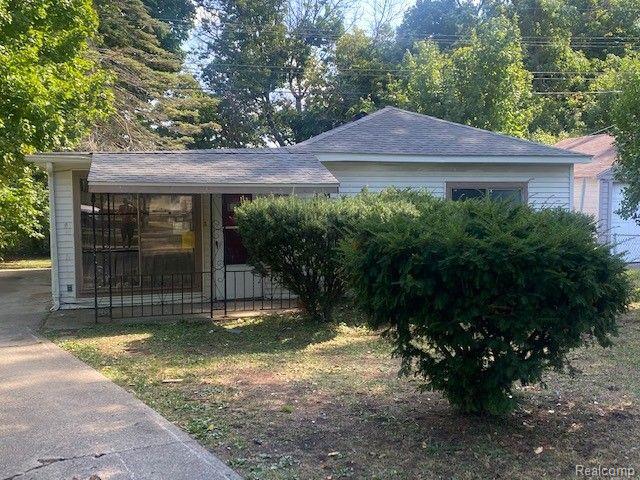 THIS VINYL SIDED RANCH FEATURES 2 BEDROOMS, 1 FULL BATHROOM , LIVING ROOM, DINING ROOM AND KITCHEN. ALL DATA IS APPROX. SELLER WILL NOT COMPLETE ANY REPAIRS TO THE SUBJECT PROPERTY, EITHER LENDER OR BUYER REQUESTED. THE PROPERTY IS SOLD IN "AS IS" CONDITION. SELLER HAS 30-DAY FMFL OFFER SUBMISSION PERIOD 09/27/2022-10/27/2022.