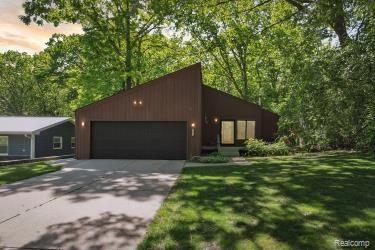 Not your average Ranch-Contemporary, this home has lots of natural light flowing in! ample windows and garden skylights, create a lovely view to mature trees greenery and nature. updated open concept kitchen and cathedral celilings in great room. Up-north feel with a large fenced-in private lot. Nicely appointed master bathroom leads to walkout sliders off master bedroom onto your large trek-deck. With (table, chairs and large cantilever umbrella included). Walkout basement sliders and a Beautiful custom stone/brick retaining wall in front, and comforting wood deck patio with large glass entry door. Walk out finished basement offers an additional 1000 sf of living area. This home is located on a quiet, serene like street. Easy access to m59, I75 as well as being close to downtown Rochester, oxford and lake orion. Also very close to Oakland University which offers two private golf courses and Meadowbrook Hall.