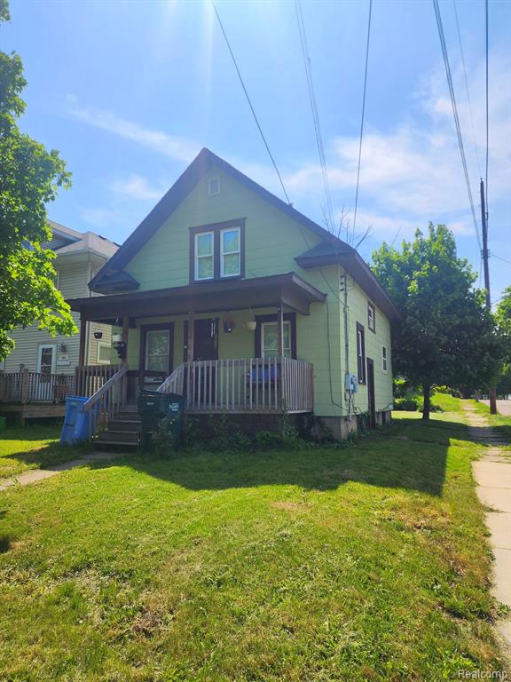 Open THURSDAY 6/1 5-6PM Great Location close to everywhere you want to be. REOtown, Downtown, MSU, Cooley, Shopping, are all just around the corner! 3 beds 1 bath with 1 bed on the first floor. This home comes partially furnished, so just bring your bed and suitcase and move right in! Rent: $1200 Security Deposit: $1800 Non-Refundable Pet Fee: $300 CATS ONLY No Dogs No Section 8