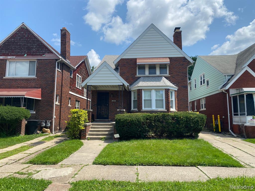 Two family flat for sale on Detroits west side. Move in Ready. Owner will vacate at close. Live in one unit and rent out the other. This is a very clean neighborhood. As is sale. Do not approach without appointment.