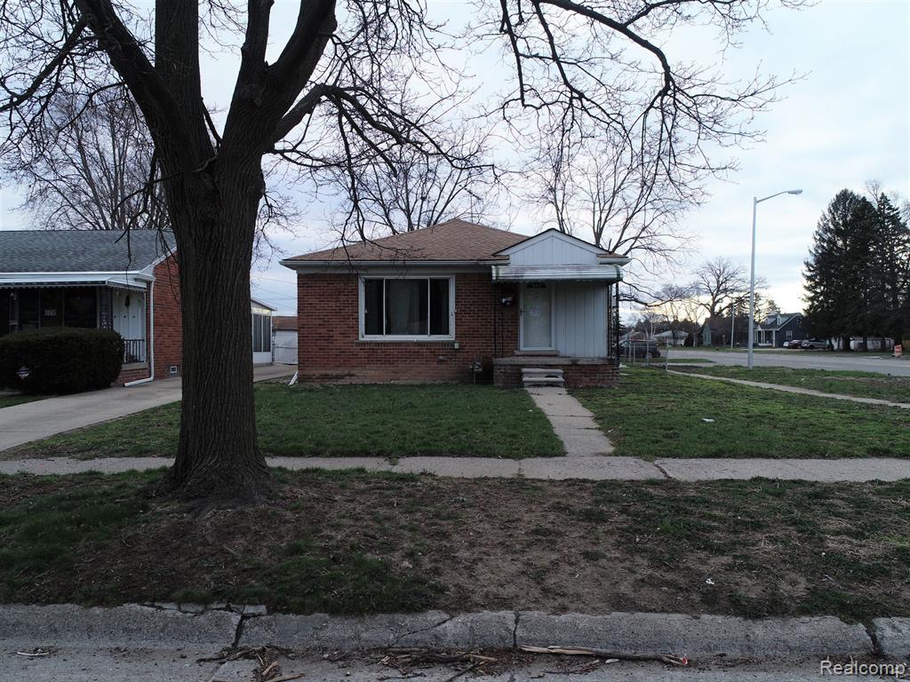 Great Opportunity to own this single-family home oozing with potential. This home was built in 1955 and features 3 bedrooms and 1 bathroom, with plenty of living space. ***SPECIAL NOTES: (1) This is a CASH ONLY transaction. (2) Seller to pay Taxes, HOA, and Municipal/Utility Liens. (3) Please read the Auction disclaimers carefully before placing a bid or submitting an offer. ***