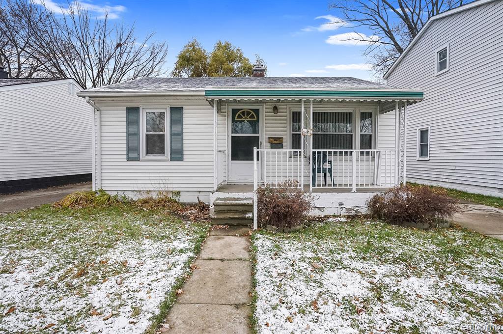 Welcome all investors or the "Do it yourself" home buyers! This 3 bedroom home is situated close to the expressway, Royal Oak and downtown Detroit. Front living room, 1 Full bath, laundry area and nice detached garage. Selling AS IS, WHERE AS. Buyers and buyer's agents to verify all information. Room sizes and square footage is estimated.