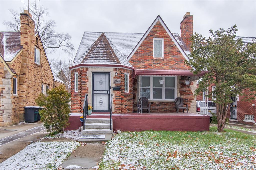 Welcome home to a completely renovated brick-bungalow home in the heart of Detroit. The 3 bedrooms are generously spacious so that everyone can spread out and relax. This recently renovated home also features an updated kitchen, fresh paint throughout, and well-maintained hardwood floors. The large basement provides plenty of storage. There are many other features which include a newer electrical panel and water heater. The spacious backyard is perfect for entertaining. Located in an established neighborhood just minutes from shopping and entertainment. Hot Water tank to be installed prior to closing.