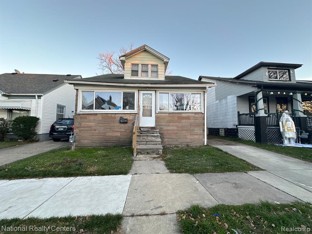 3 BEDROOM 1.5 Bath HOME IN SOUTHWEST DETROIT. PLENTY OF ROOMS TO ROAM. NICE ENCLOSED PORCH. GREAT FOR INVESTOR OR FIRST TIME HOME BUYER. NEAR SHOPPING THAT INCLUDES MEIJERS, HOME DEPOT AND PLENTY OF RESTAURANTS.