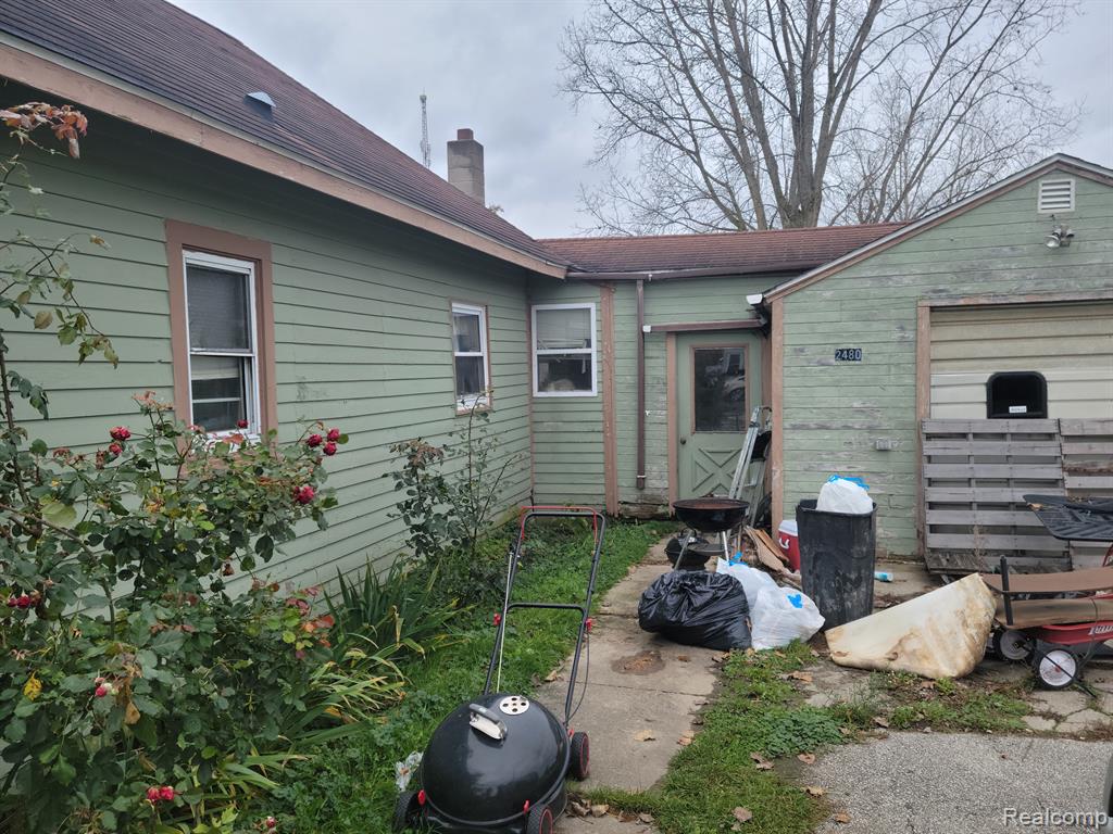 Investor special. Serious buyers only. This is a wholesale/assignment of contract. If you do not know what that means please ask. Seller are motivated and want to move fast. Home does need work. Cash only deal