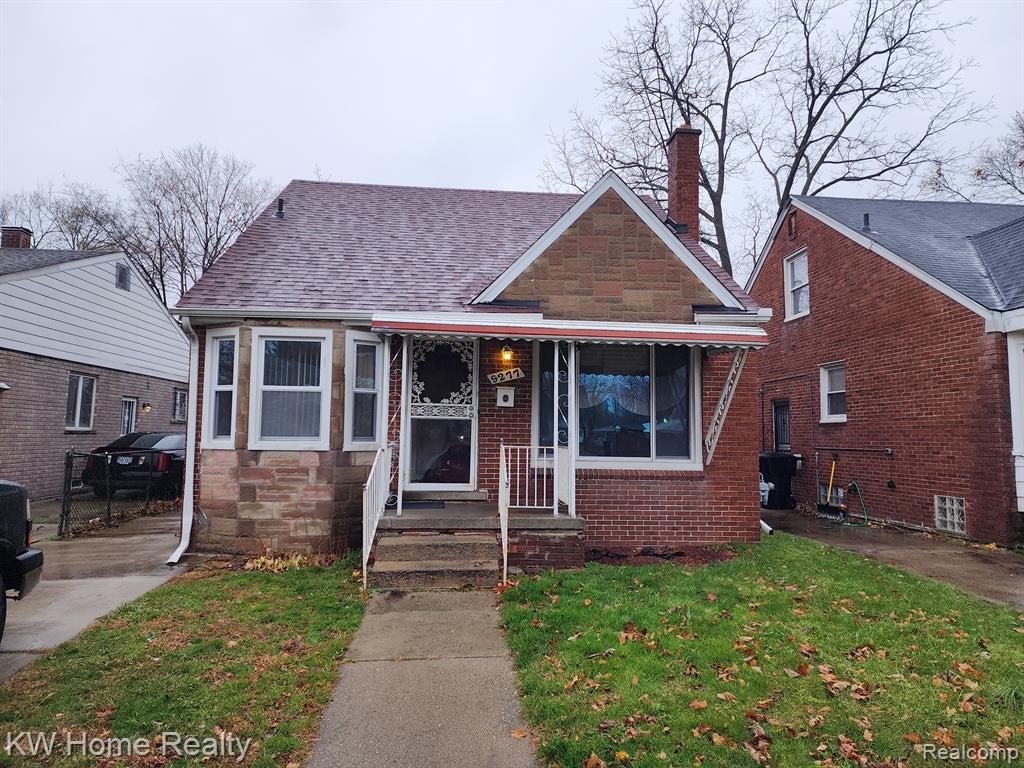 3 BEDROOM BRICK BUNGALOW..WELL MAINTAINED..HARDWOOD FLOORS...2 FULL BATH...LARGE EAT IN KITCHEN...FINISHED BASEMENT... LARGE FENCED IN YARD...VERY NICE HOME..MOTIVATED SELLER...BATVAI...