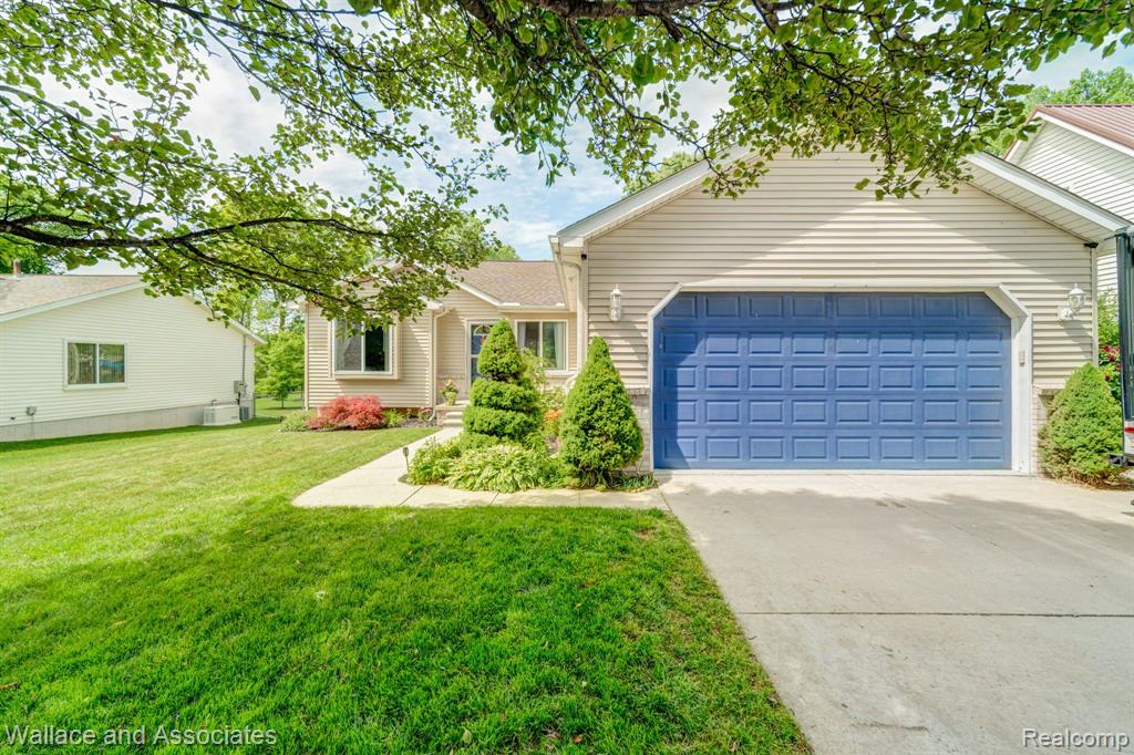 4180 VIOLET AVE, ST CLAIR TWP, MI 48079 Wallace and Associates Real