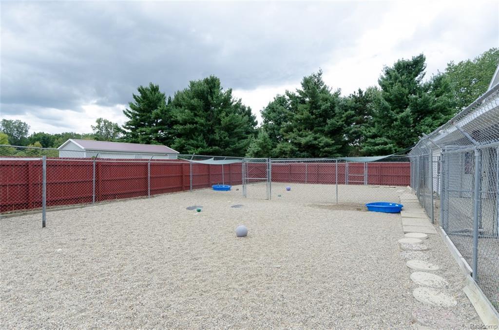 3650 HOGBACK RD, FOWLERVILLE, MI 48836 - LUCYHAM.COM