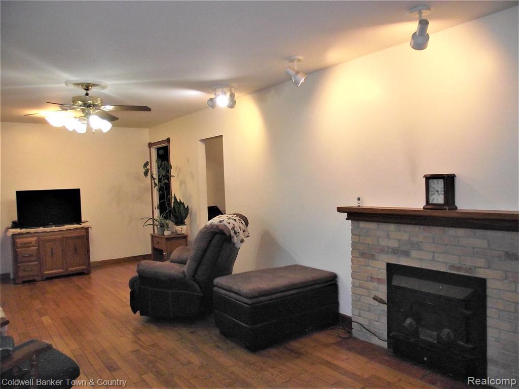 11286 N Fenton Rd Fenton Mi 48430 Lucyham Com