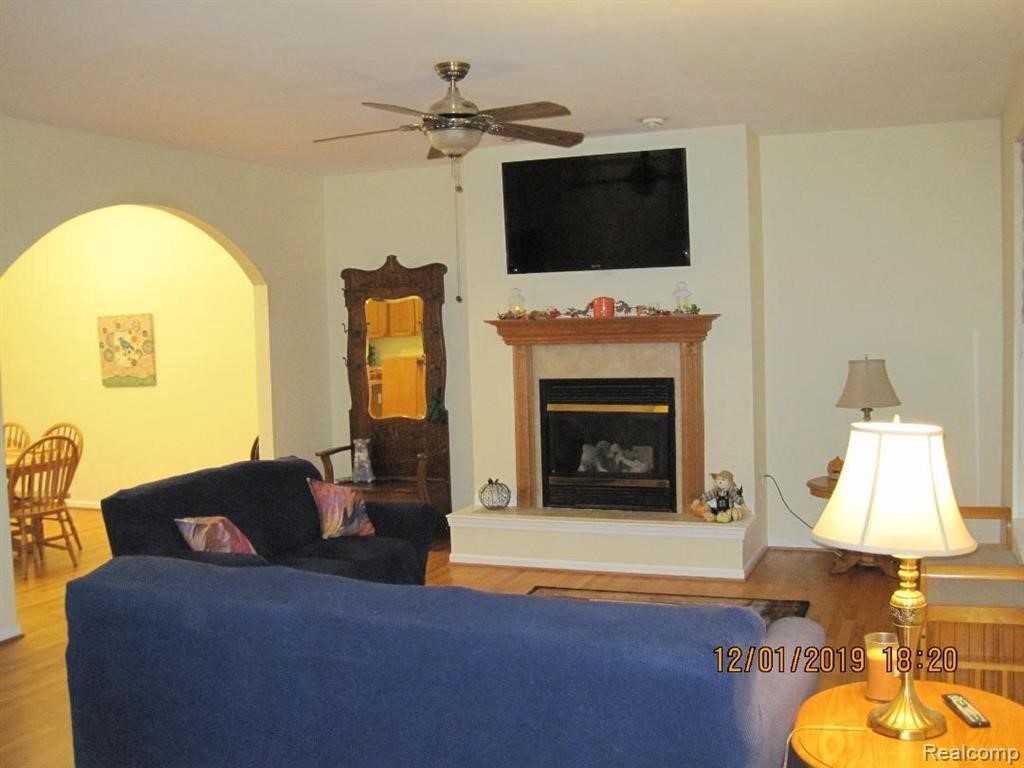 13420 Iroquois Woods Dr Fenton Mi 48430 Hg Realtor Com