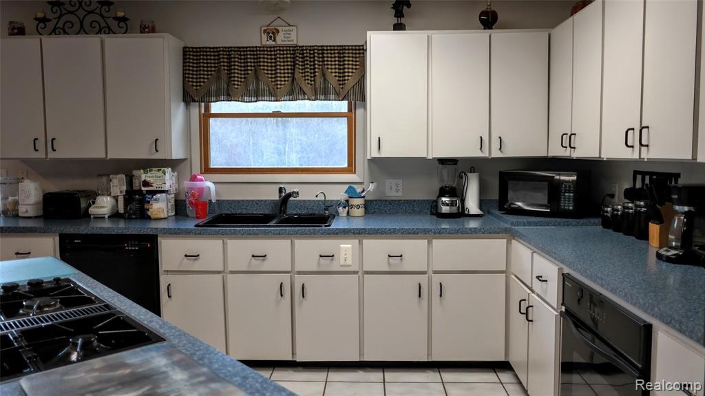 2315 W Reid Rd Flint Mi 48507 Hg Realtor Com
