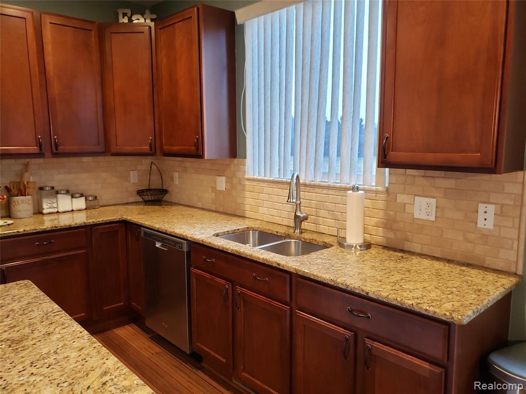 56782 Leeds Ln Macomb Mi 48042 6240 Mls 40024461 Rooms