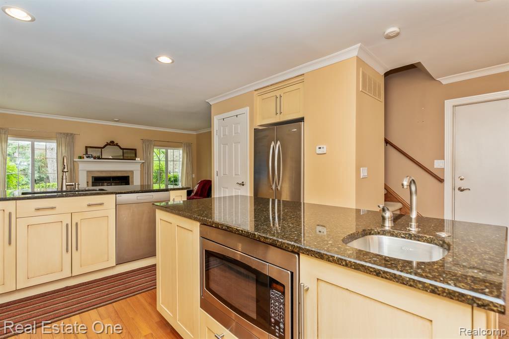1062 Paint Creek Ln Rochester Hills Mi 48306 4242 Mls