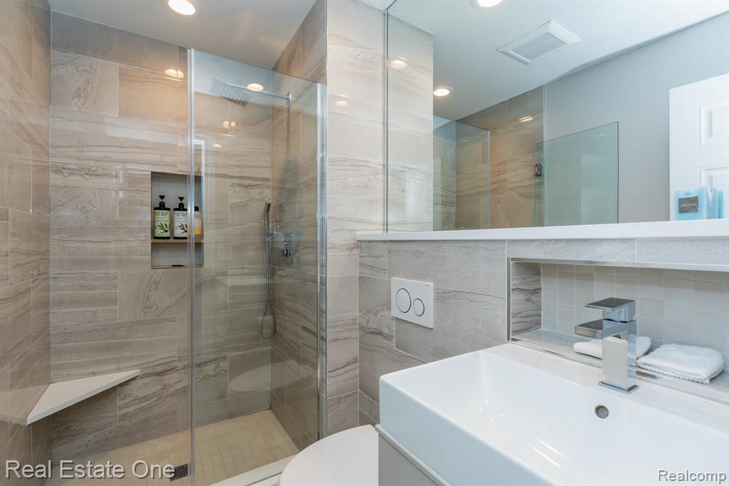 1062 Paint Creek Ln Rochester Hills Mi 48306 4242 Mls
