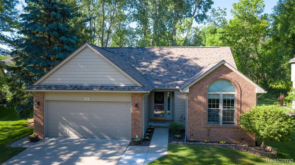1421 Crystal Ln Waterford Mi 48327 2973 Mls 40065512 Rooms