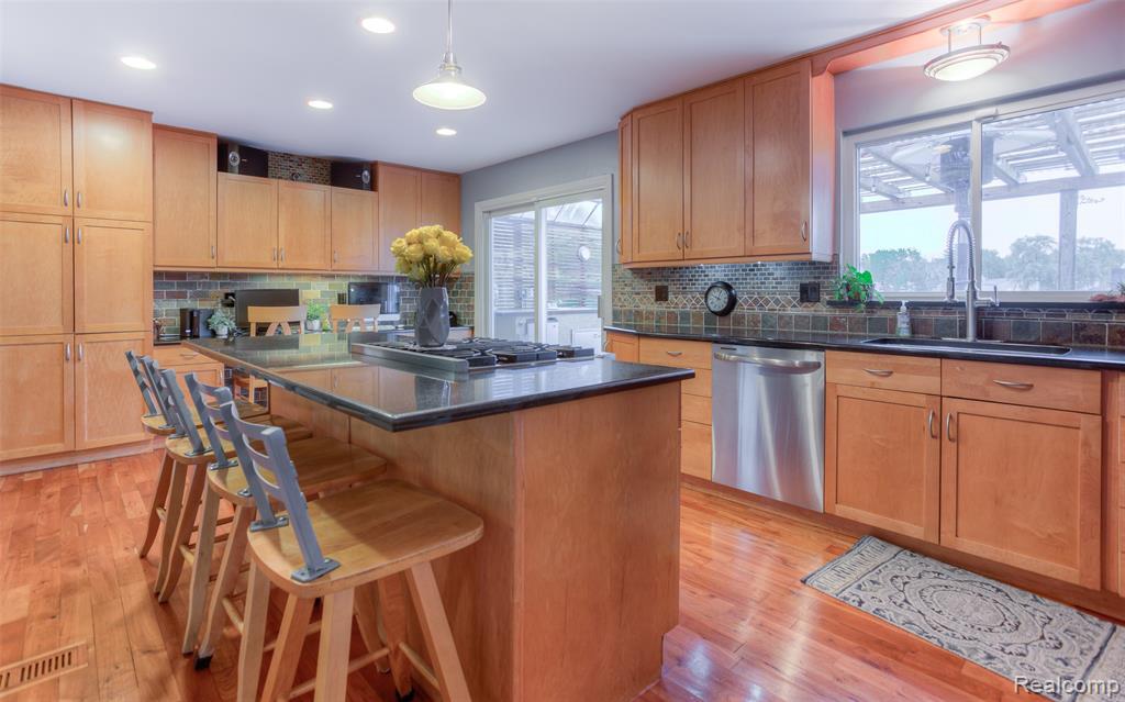 40757 Village Wood Rd Novi MI 48375-4469 MLS 40100550 
