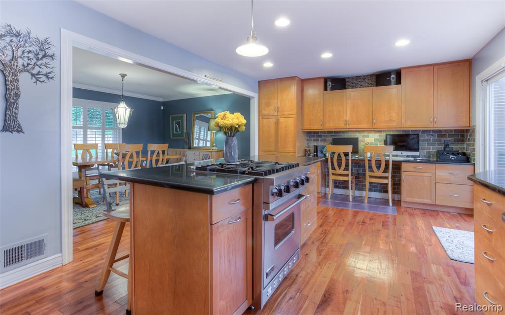 40757 Village Wood Rd Novi MI 48375-4469 MLS 40100550 