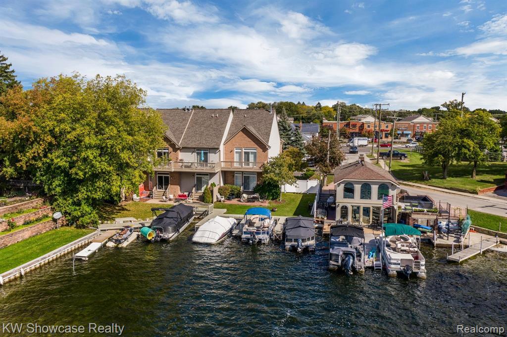 42 PARK ISLAND DR, LAKE ORION, MI 48362