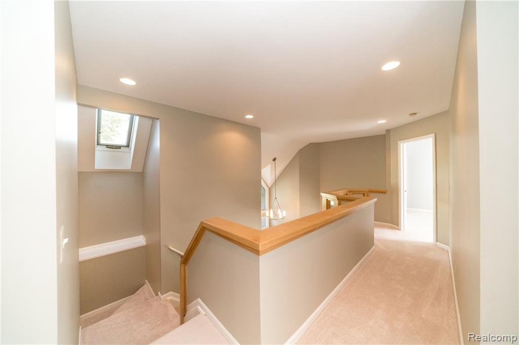716 Bristol Ln Clarkston Mi 48348 Lucyham Com