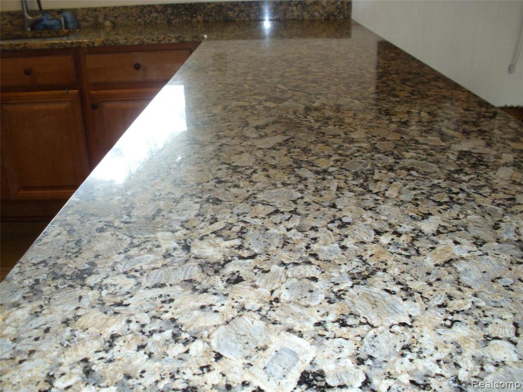 2126 Denise Dr Sterling Heights Mi 48310 3565 Mls 21656909