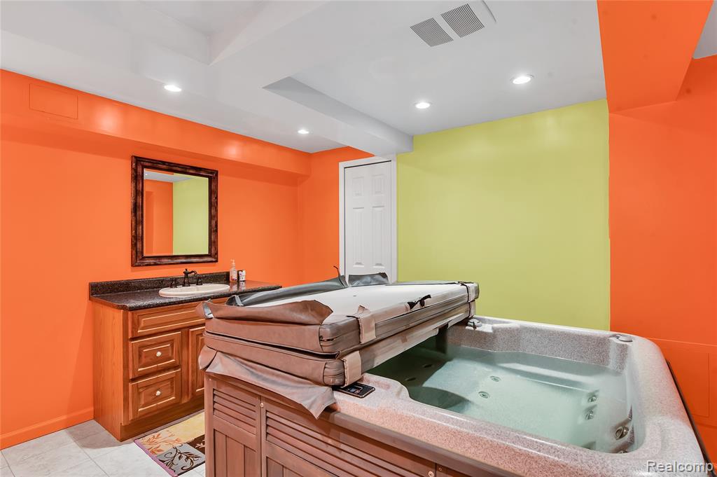 For Sale 2810 Burningbush Dr Sterling Heights Mi 48314 1886 4 Beds 3 Full Baths 1 Half Bath 499900 Mls 40144984 Shop cute iphone case created by juliaproducts. rooms realty inc