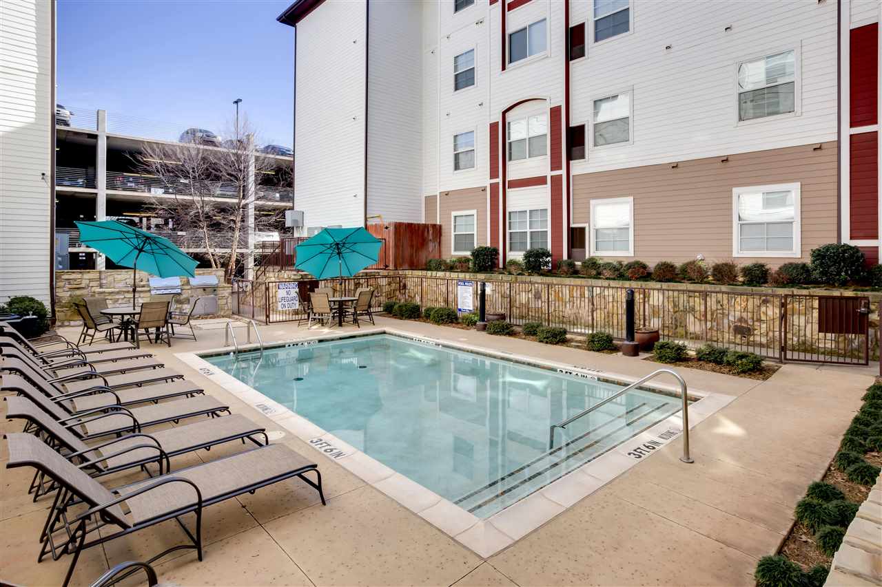 251 W Miller #204