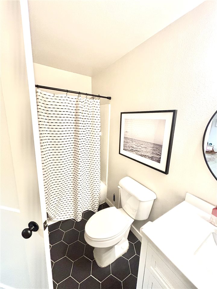 251 W Miller #204