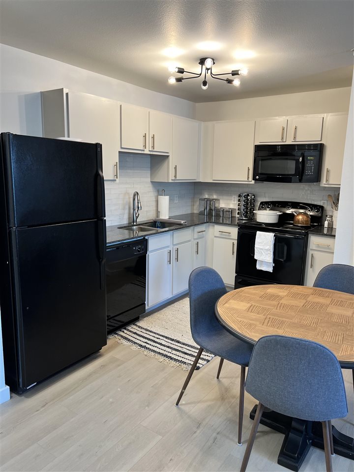 251 W Miller #204