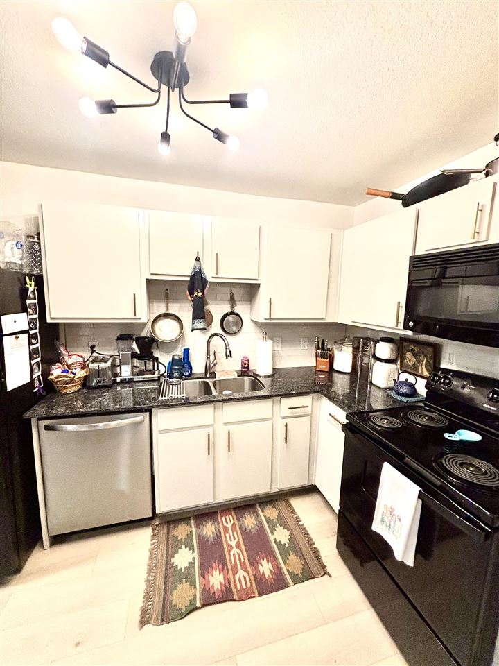 251 W Miller #204