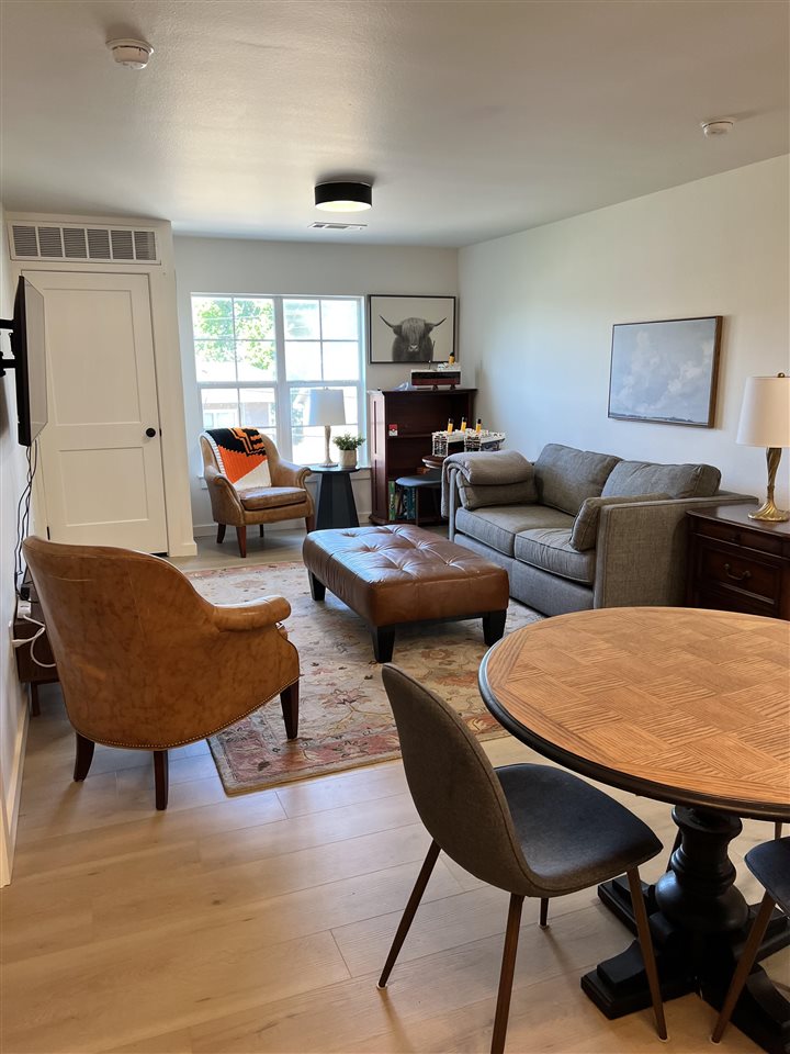 251 W Miller #204