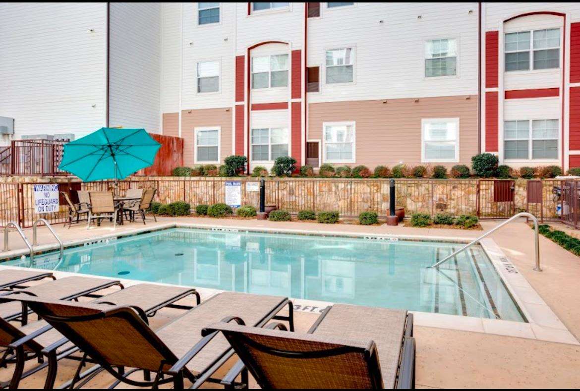 251 W Miller #204