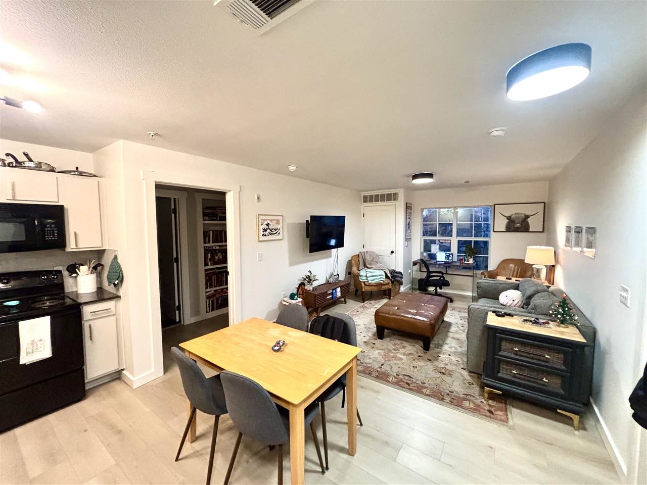 251 W Miller #204