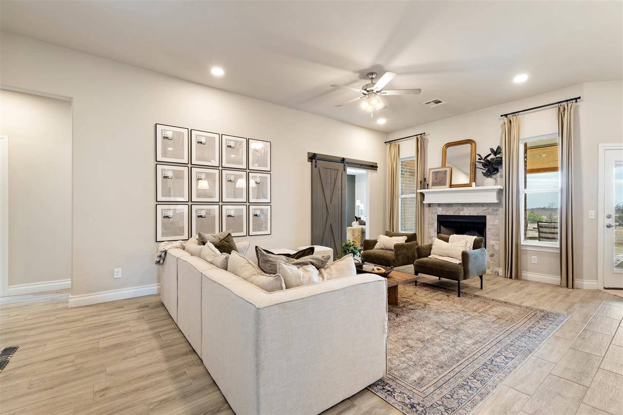 1807 W Forest Ridge