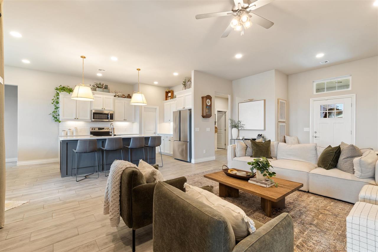 1807 W Forest Ridge
