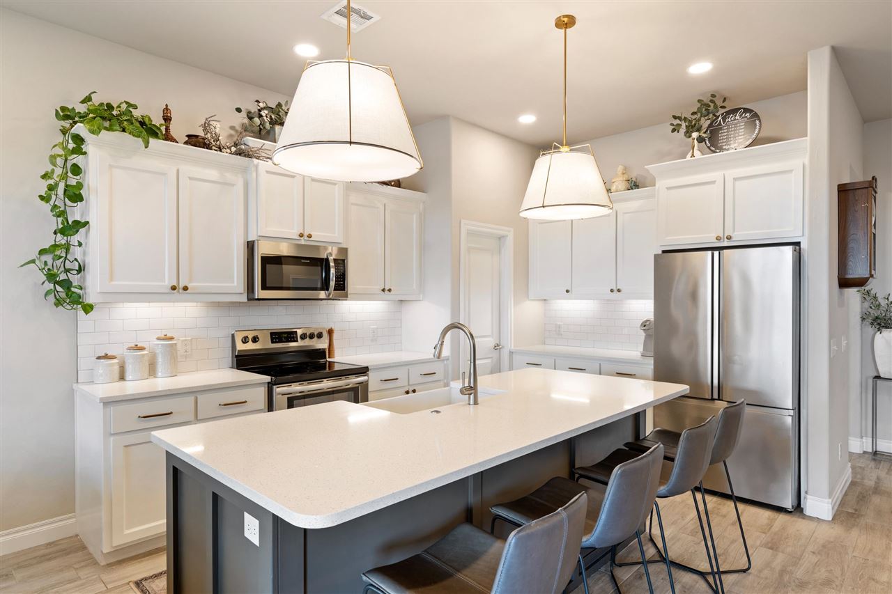 1807 W Forest Ridge