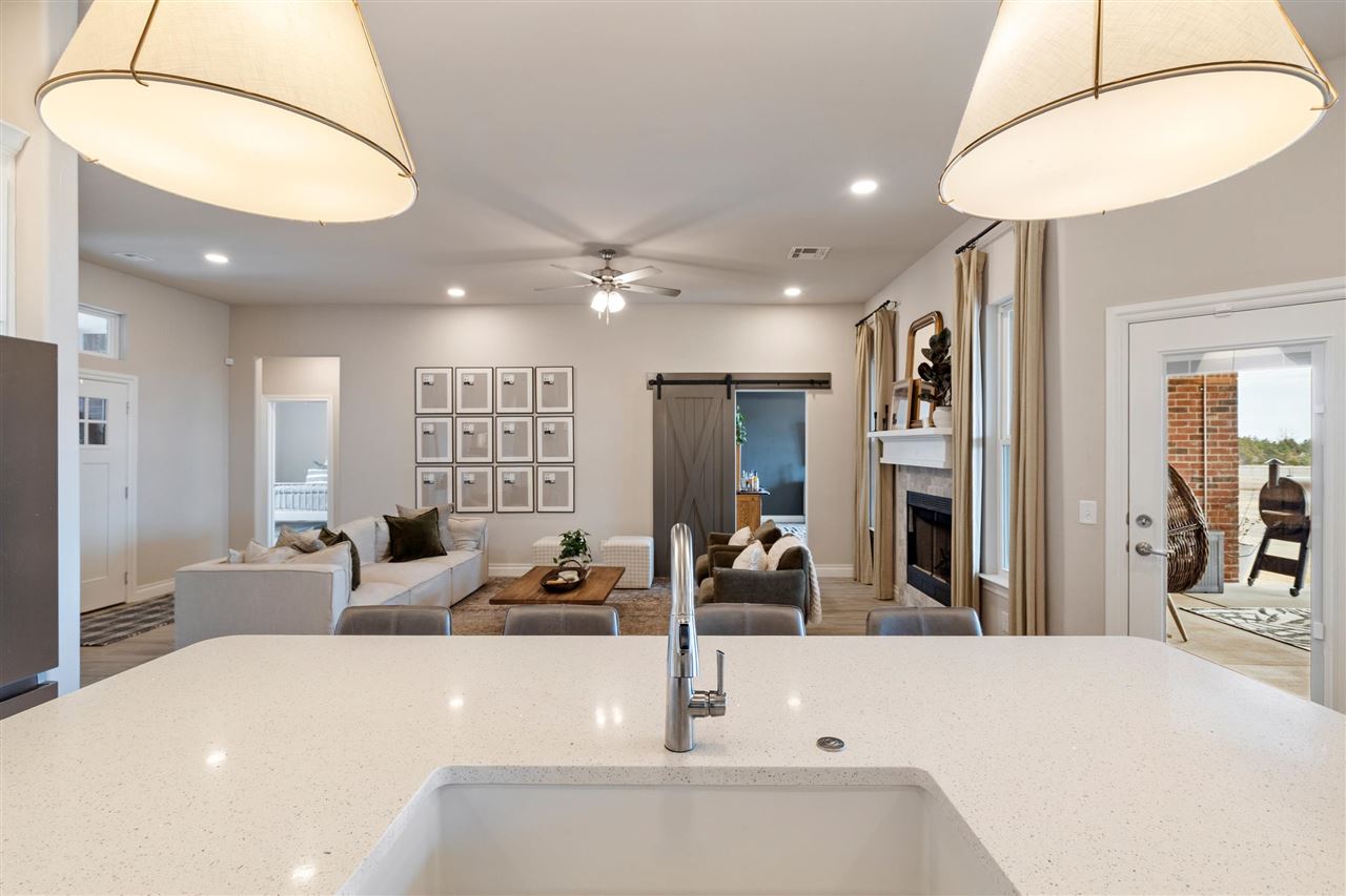 1807 W Forest Ridge