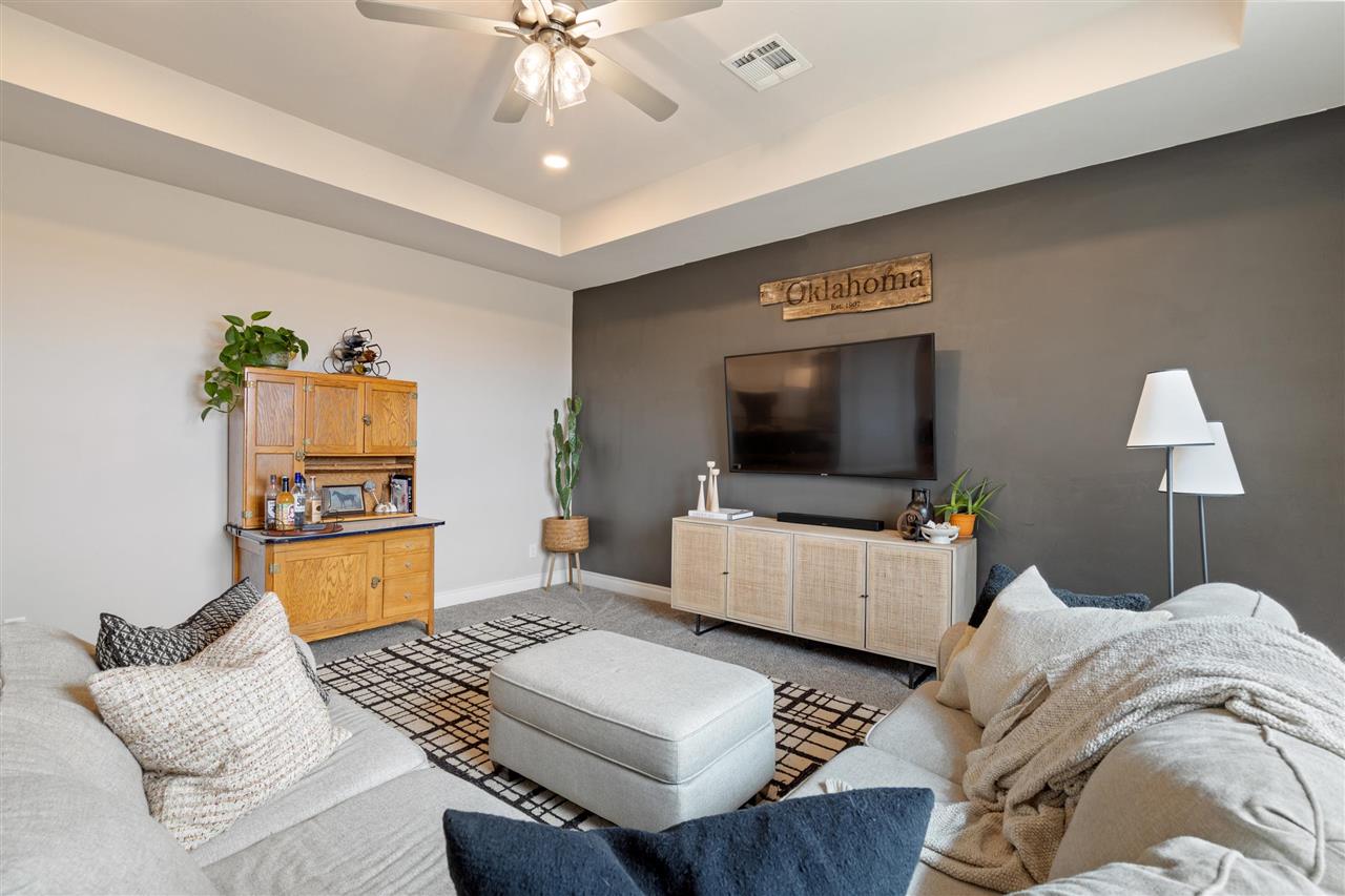 1807 W Forest Ridge