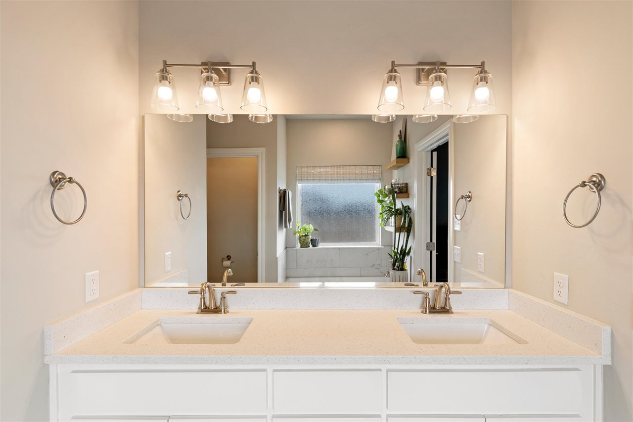 1807 W Forest Ridge