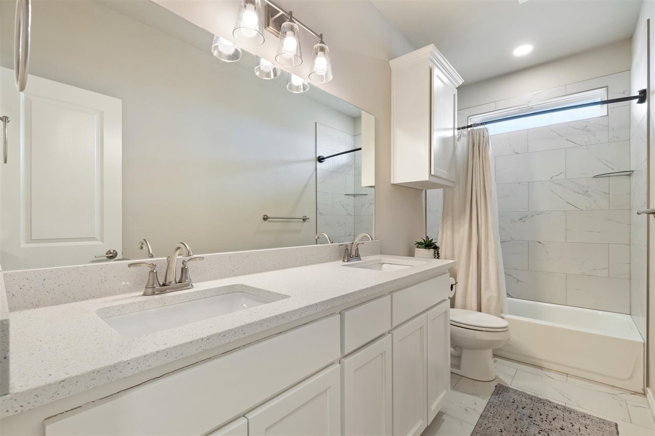 1807 W Forest Ridge