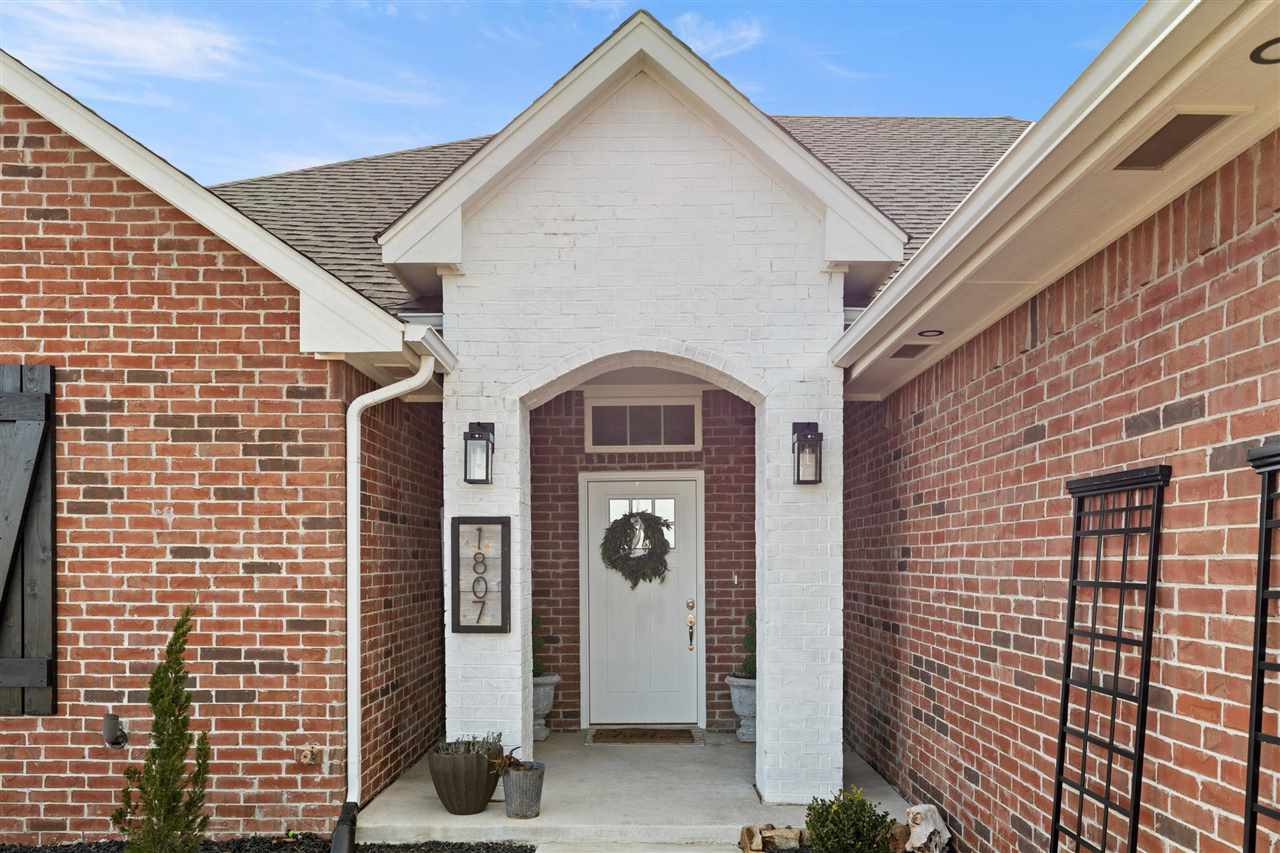1807 W Forest Ridge