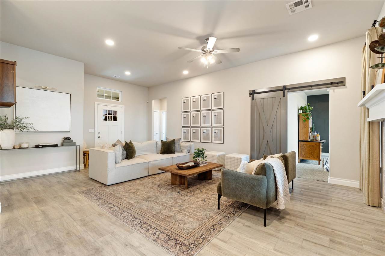 1807 W Forest Ridge