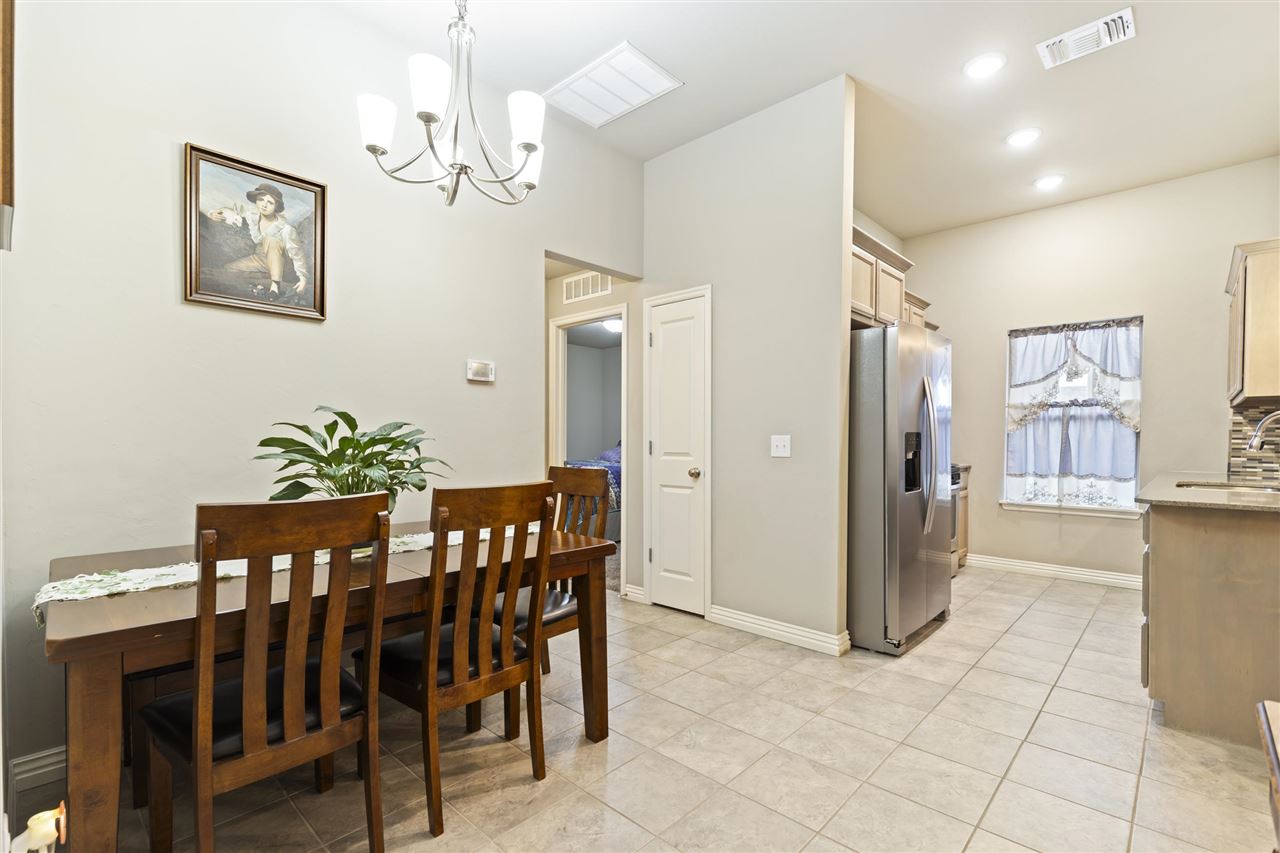 1126 S Chandler