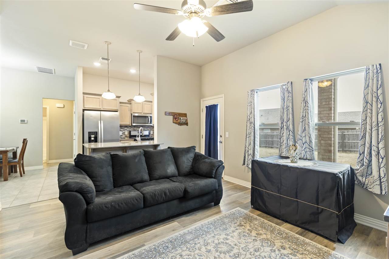 1126 S Chandler