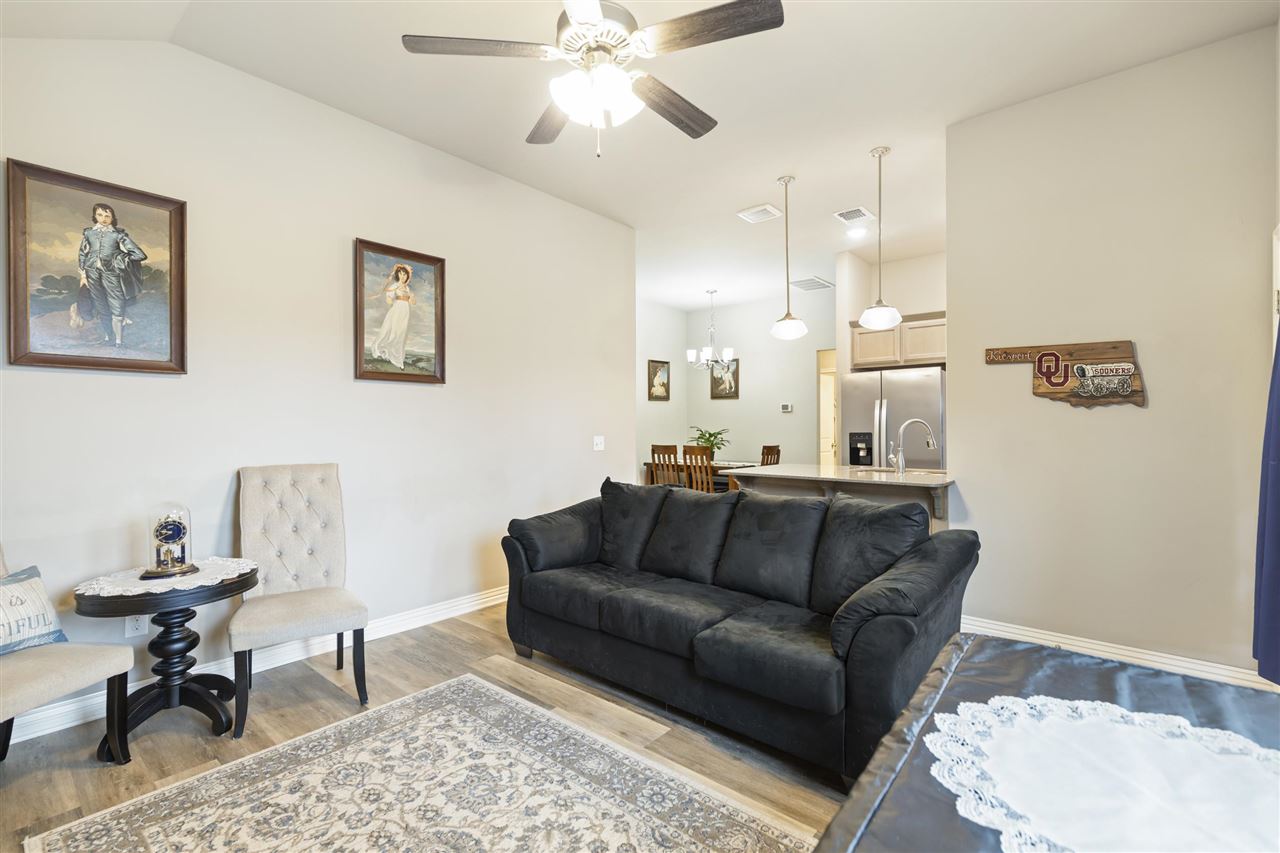 1126 S Chandler